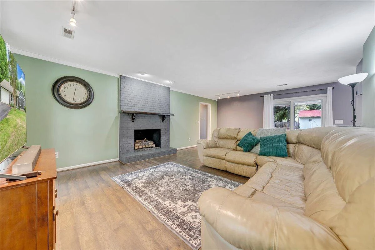 1233 Martha DR NW - Photo 7