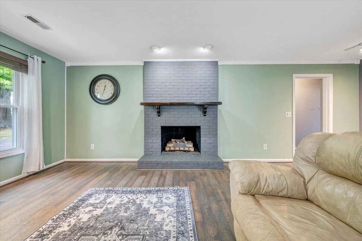 1233 Martha DR NW - Photo 8