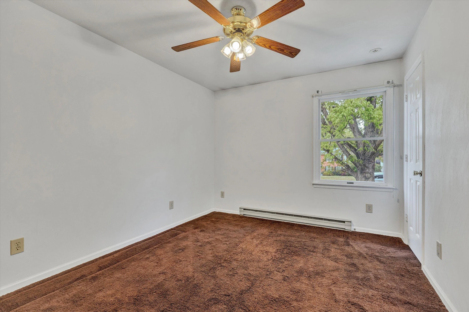 124 Stratford DR - Photo 15