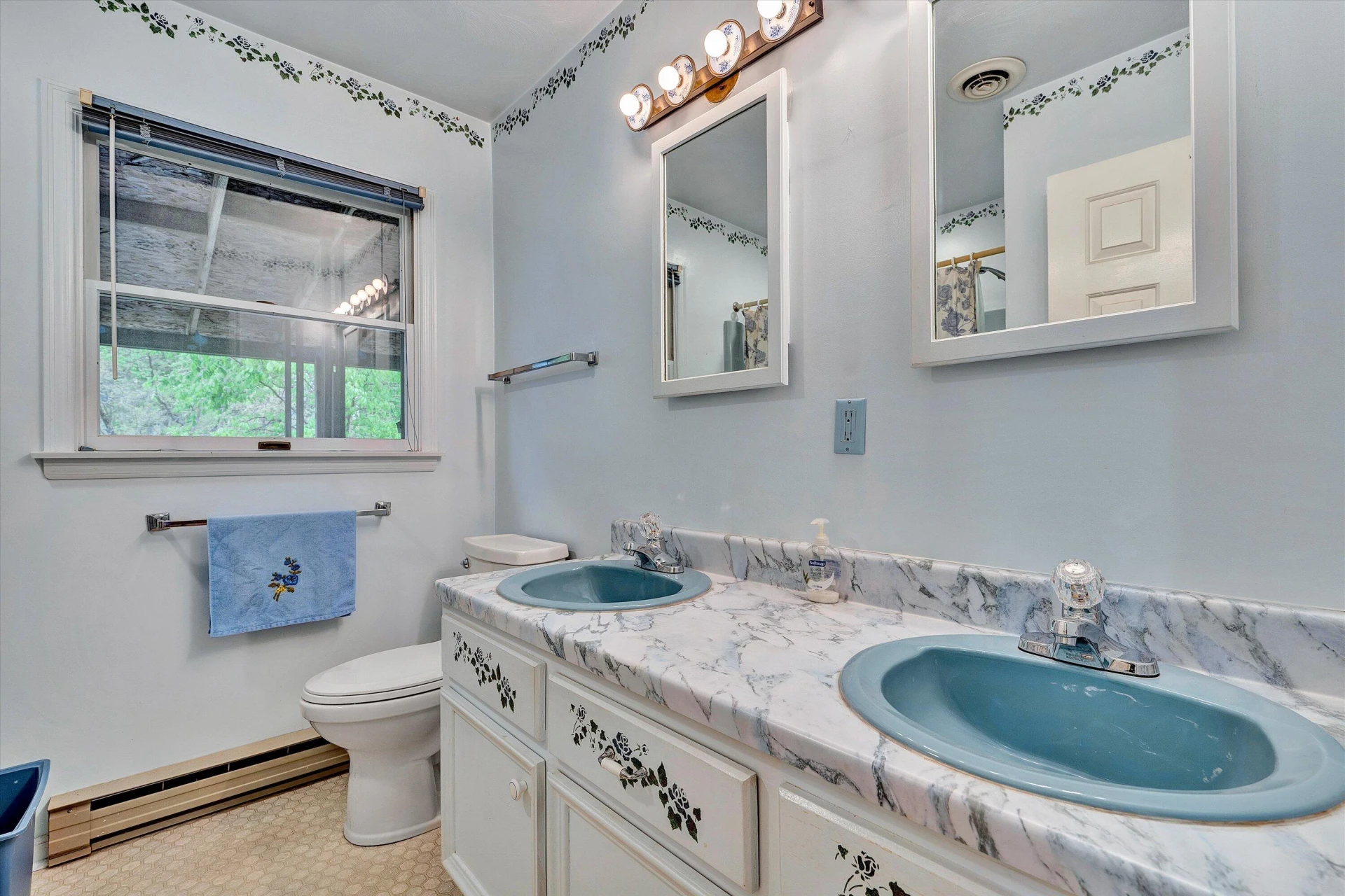124 Stratford DR - Photo 16