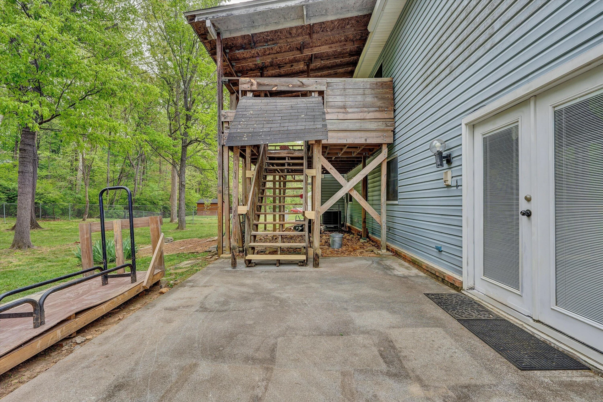 124 Stratford DR - Photo 26