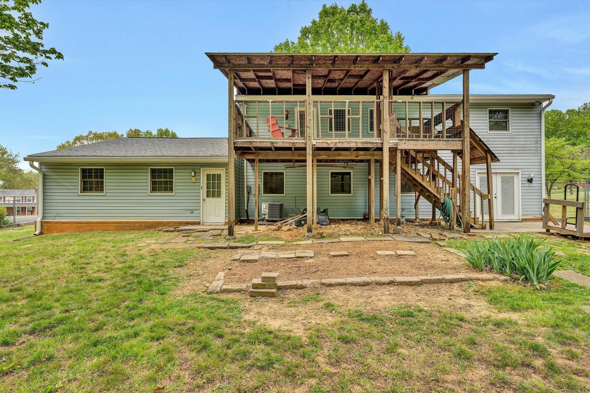 124 Stratford DR - Photo 27