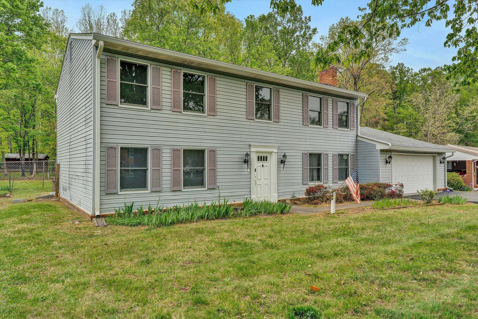 124 Stratford DR - Photo 3