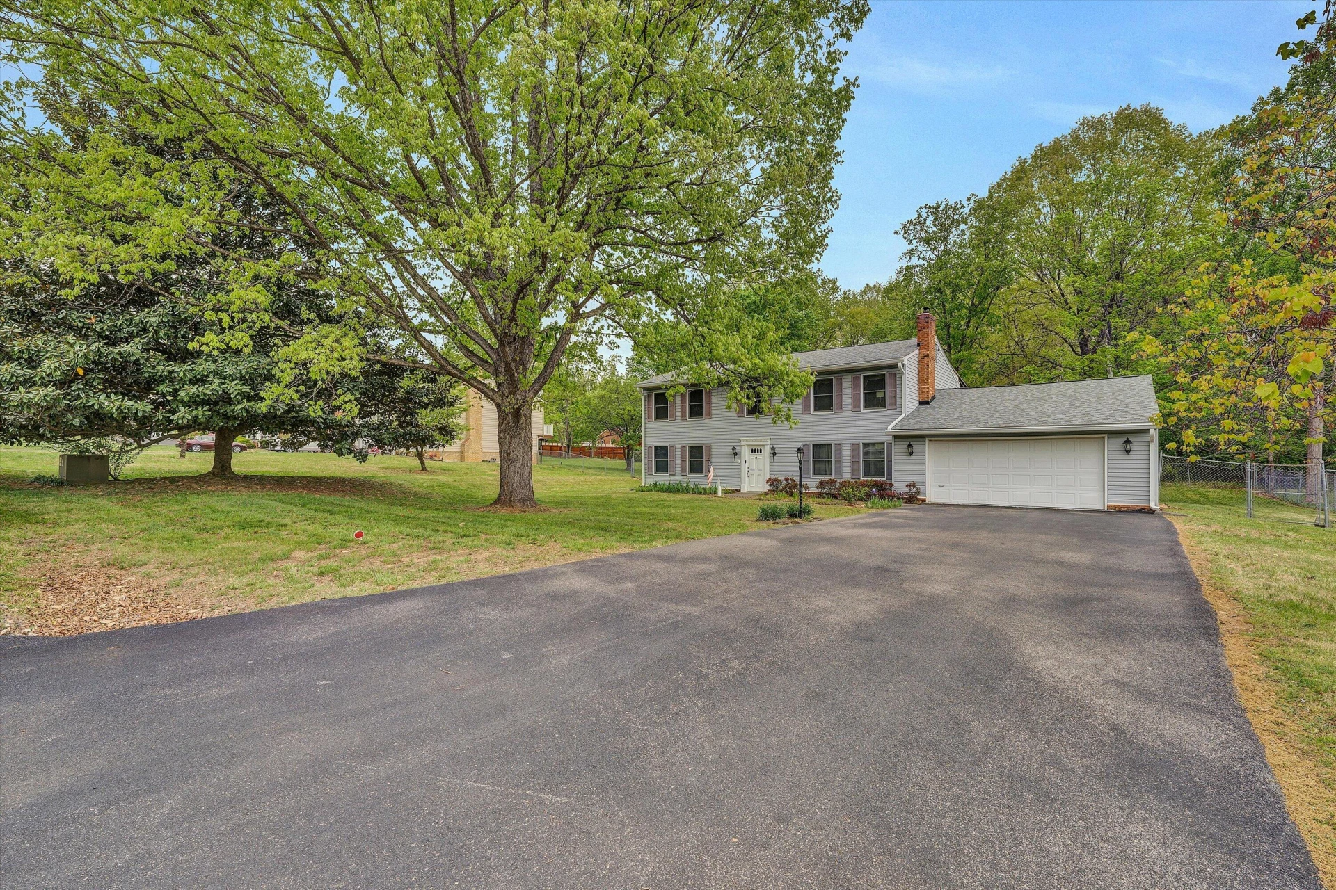 124 Stratford DR - Photo 32