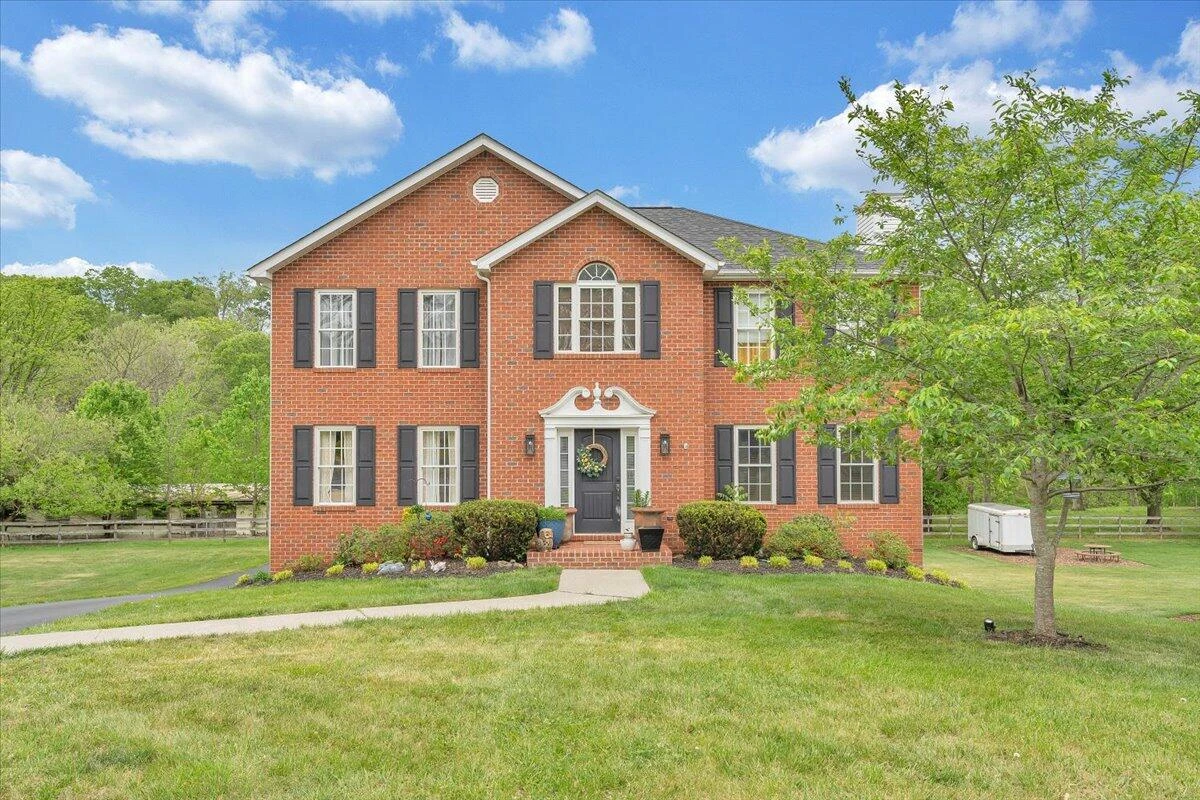 735 Ridgecrest LN