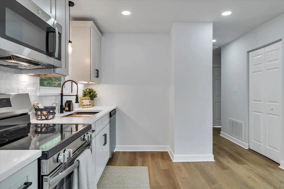 2117 Bailey AVE - Photo 11