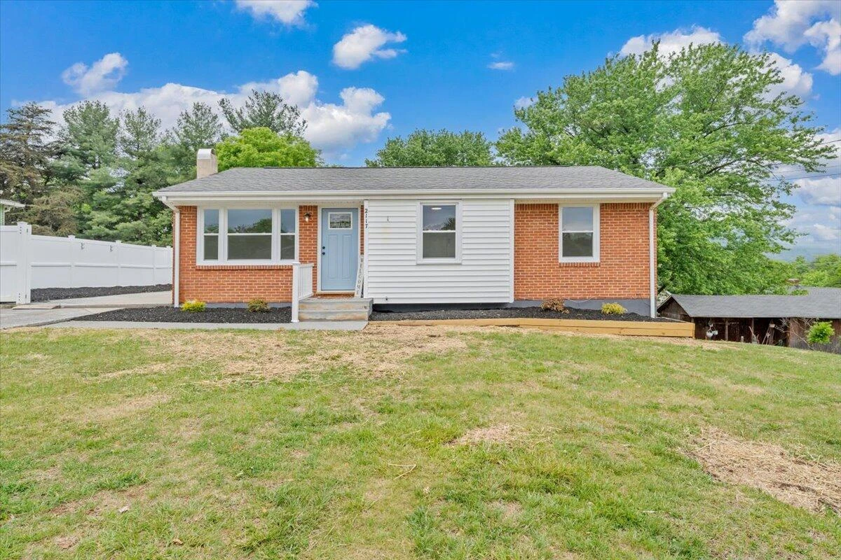 2117 Bailey AVE - Photo 2
