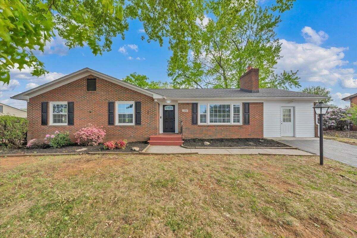 1039 Almond DR
