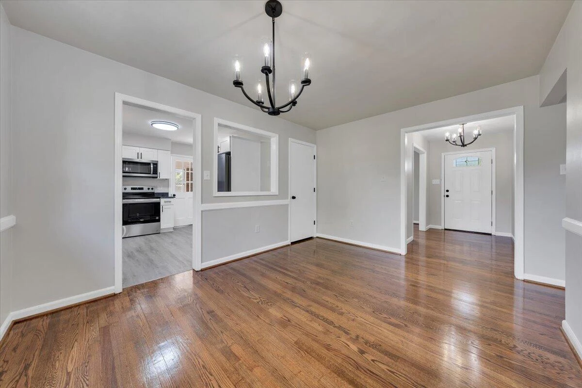 1039 Almond DR - Photo 10