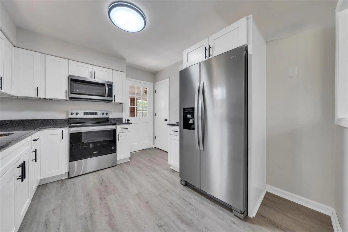 1039 Almond DR - Photo 12