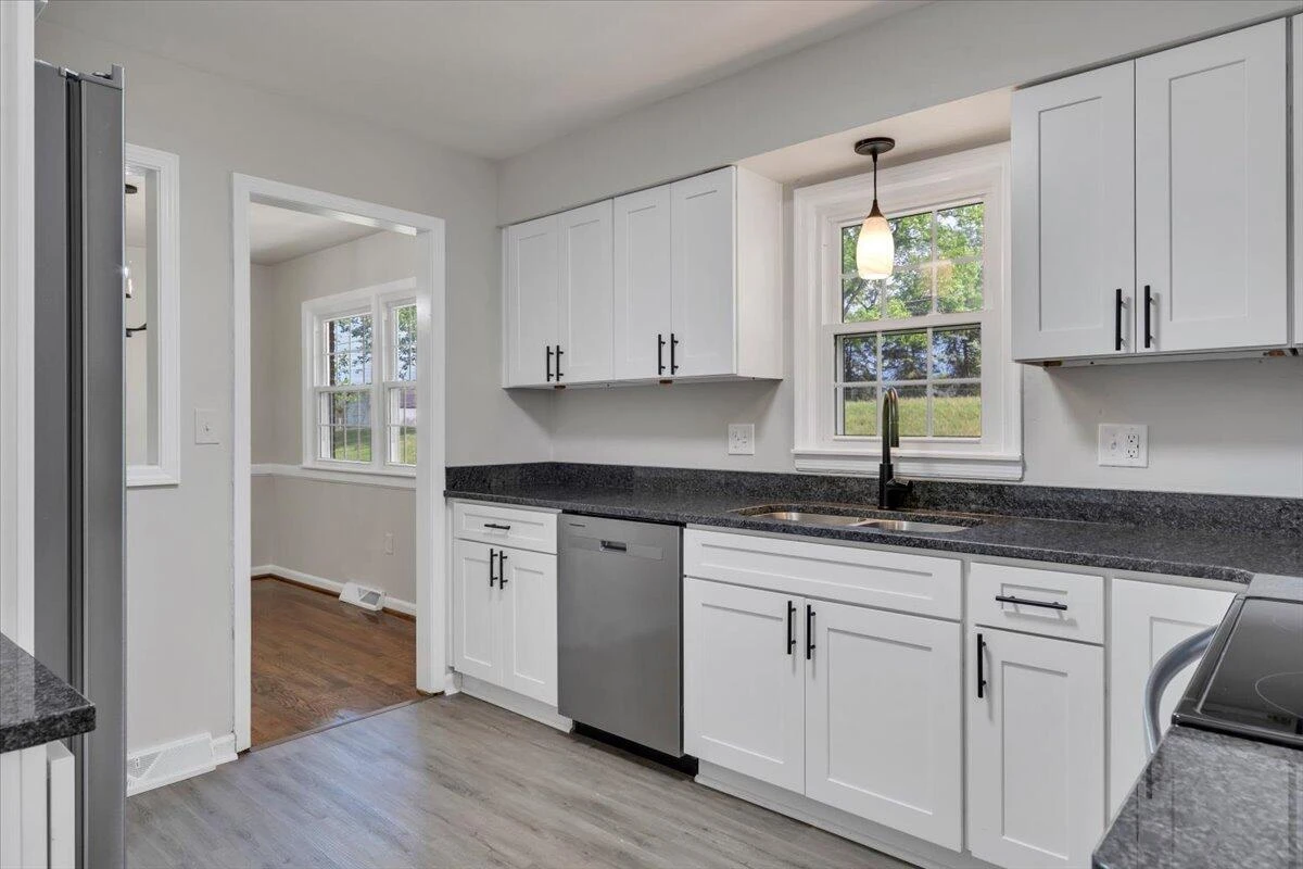 1039 Almond DR - Photo 14