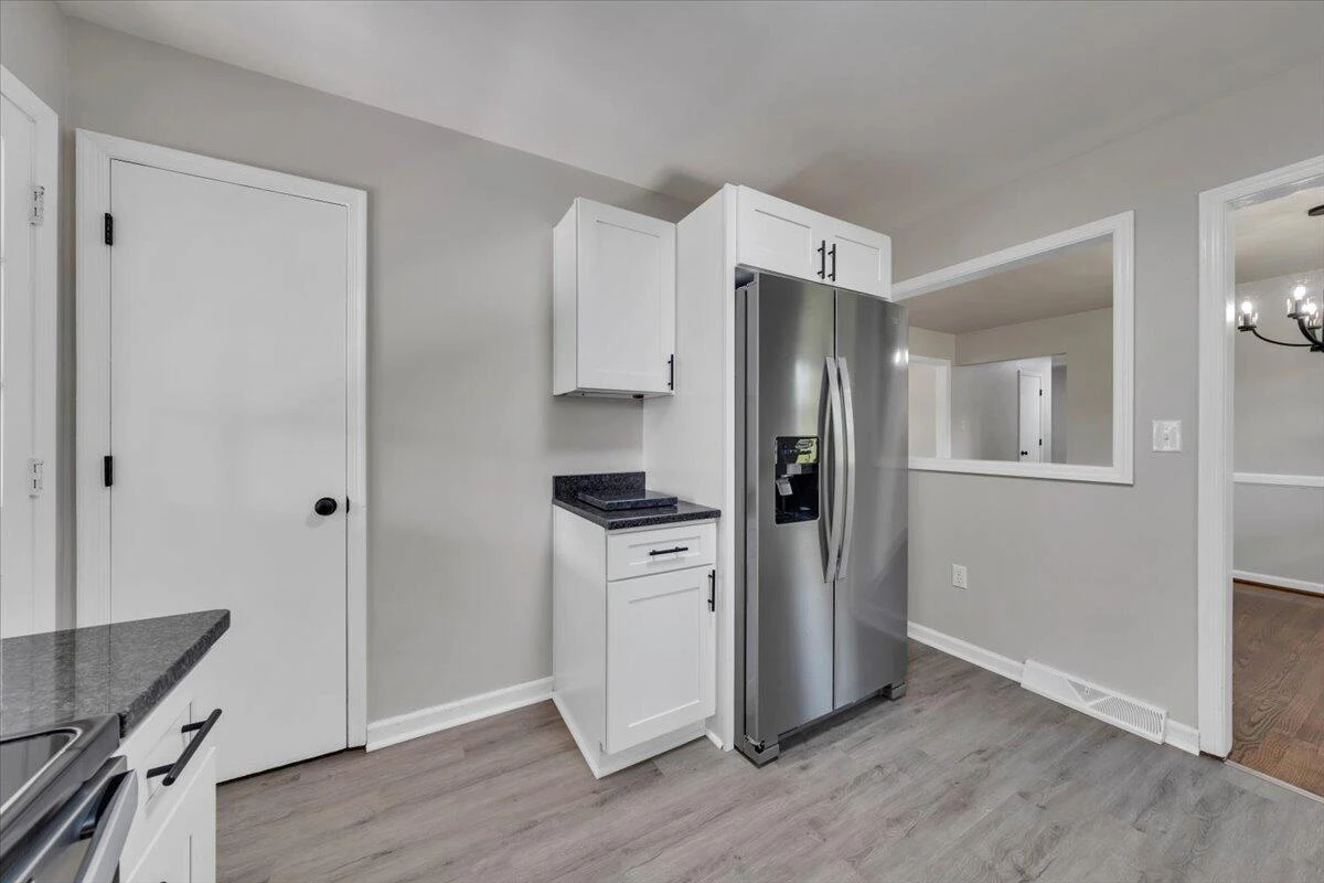 1039 Almond DR - Photo 15