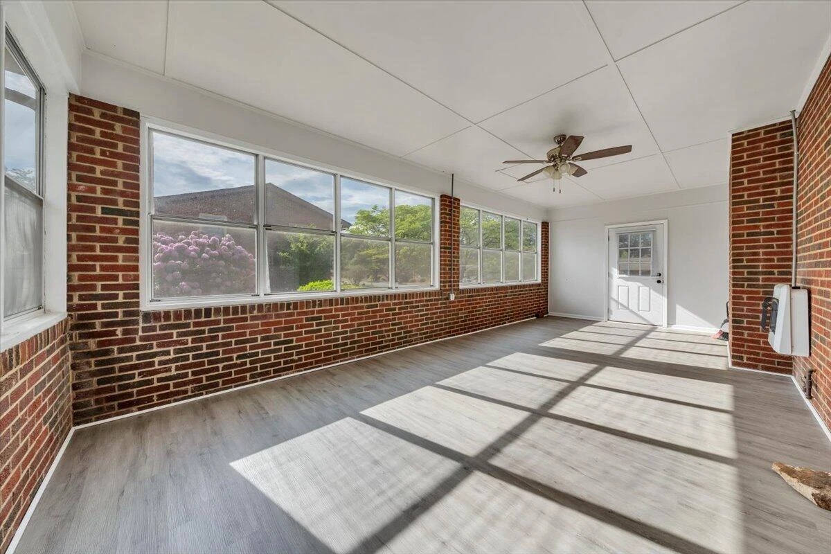 1039 Almond DR - Photo 16