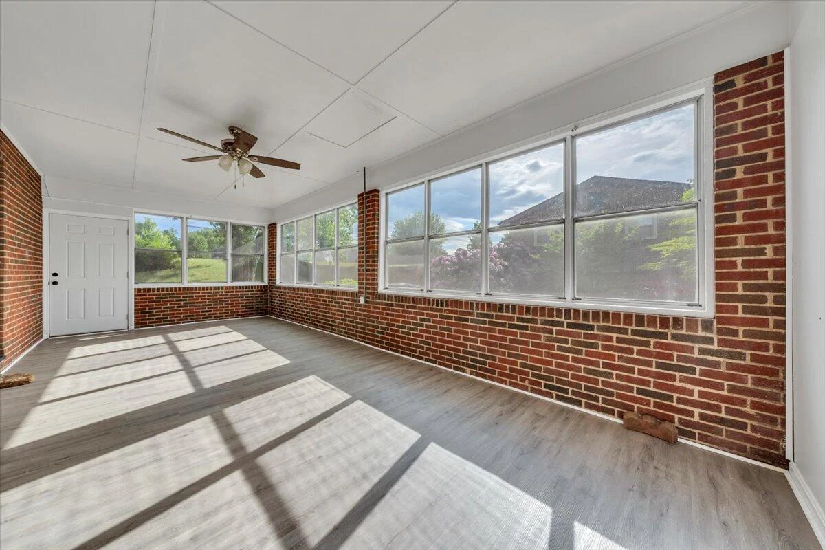1039 Almond DR - Photo 17