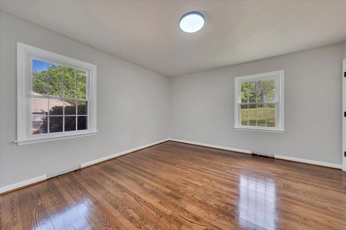 1039 Almond DR - Photo 18