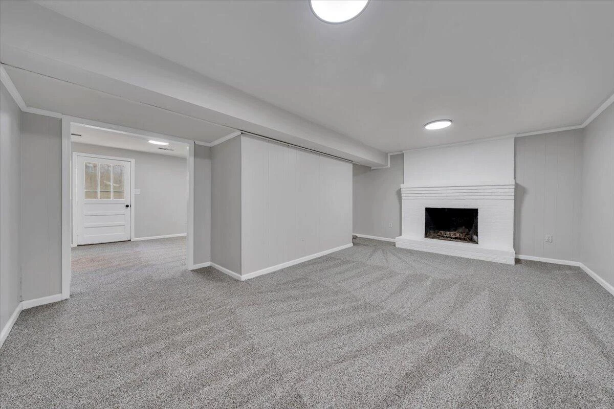 1039 Almond DR - Photo 25