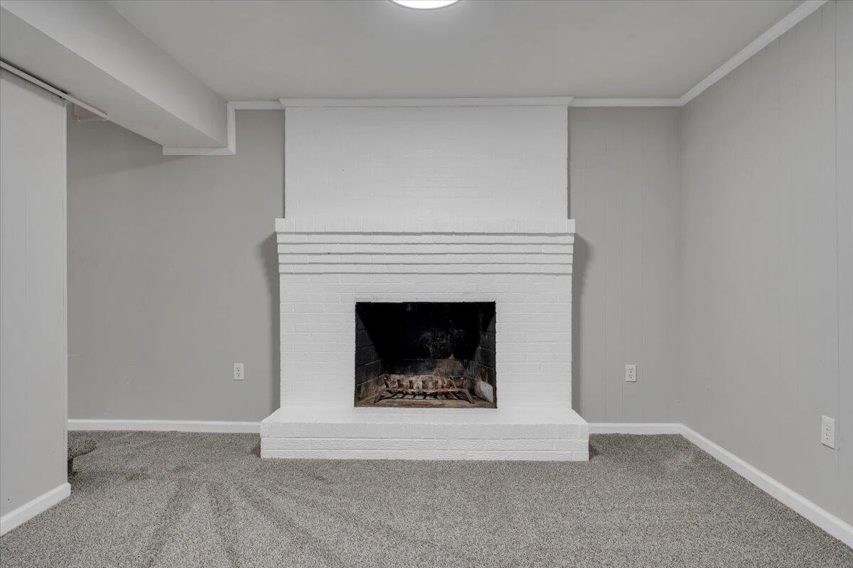 1039 Almond DR - Photo 26