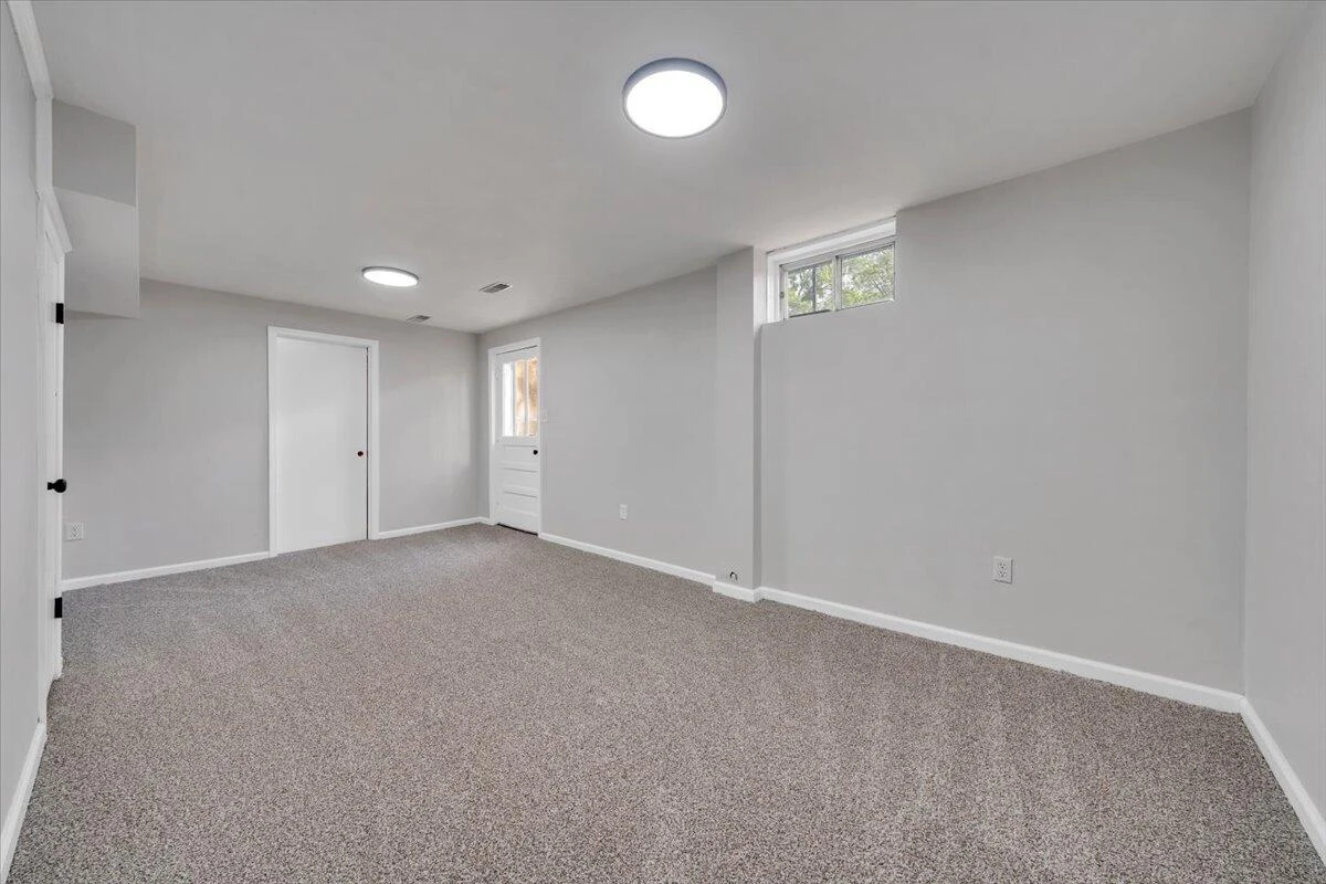 1039 Almond DR - Photo 27