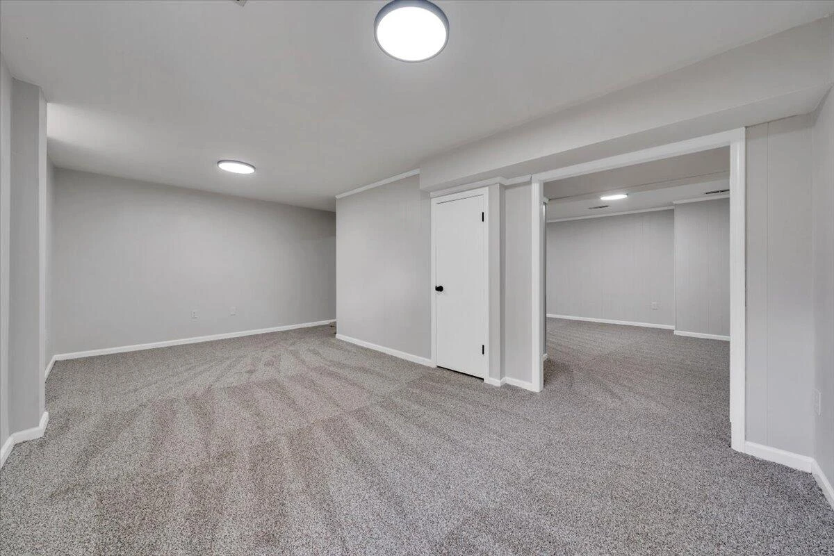 1039 Almond DR - Photo 28