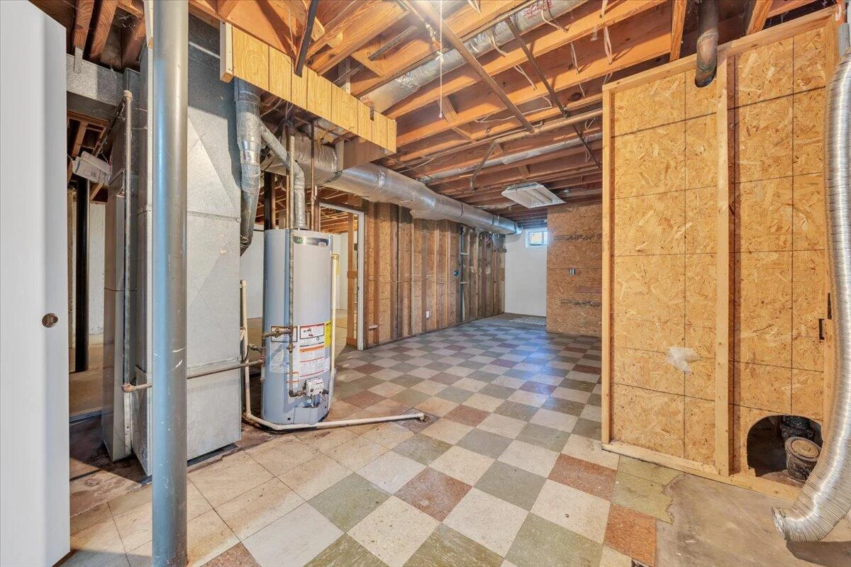 1039 Almond DR - Photo 29