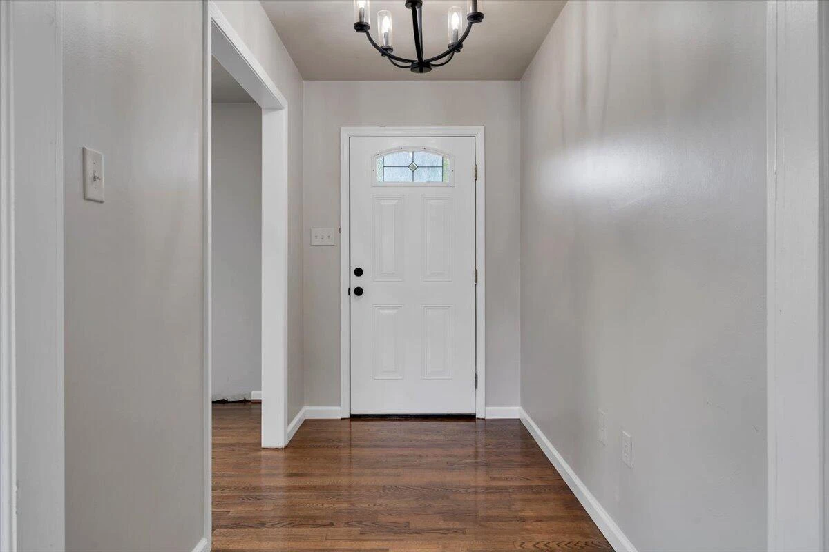 1039 Almond DR - Photo 3