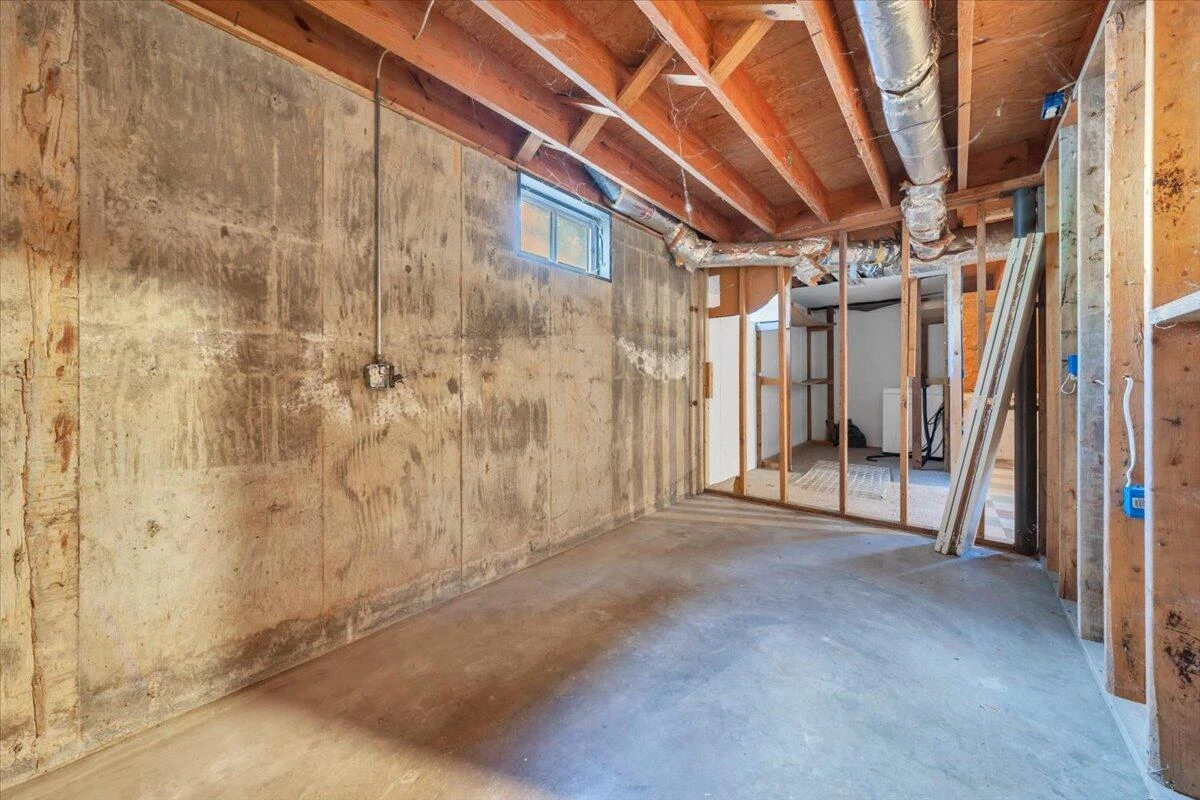 1039 Almond DR - Photo 31