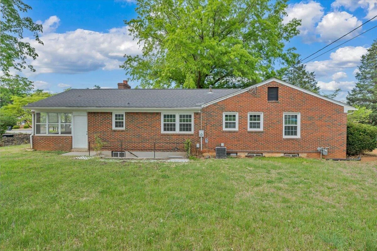 1039 Almond DR - Photo 33