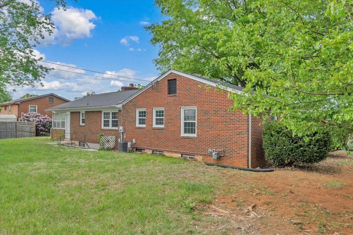 1039 Almond DR - Photo 34