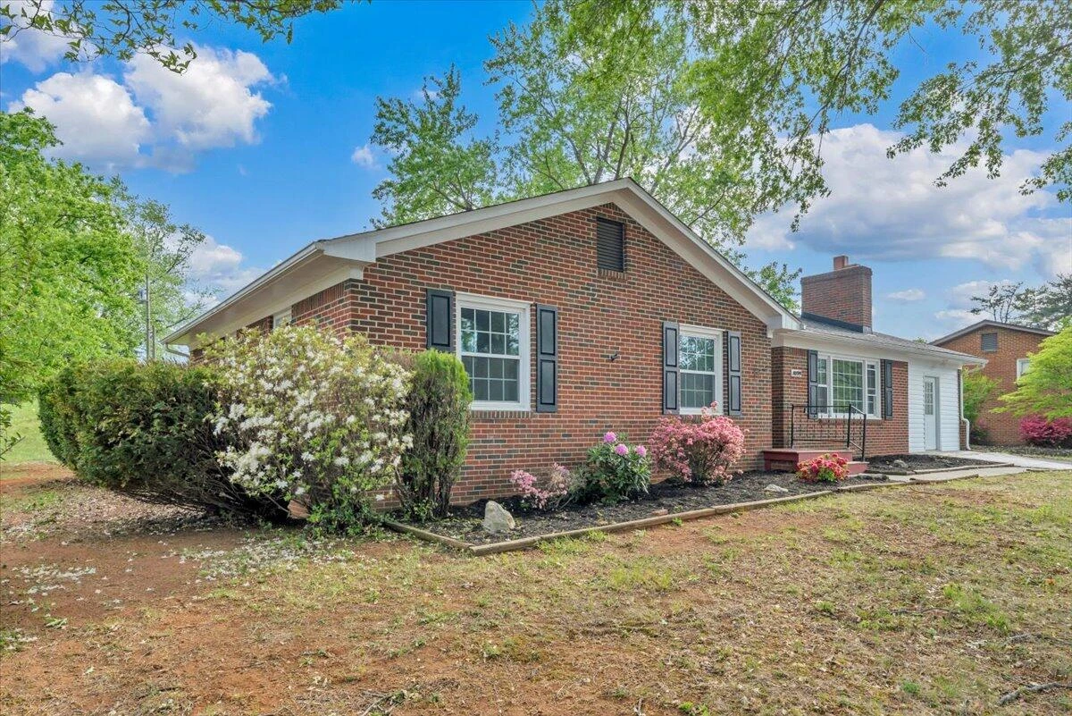 1039 Almond DR - Photo 35