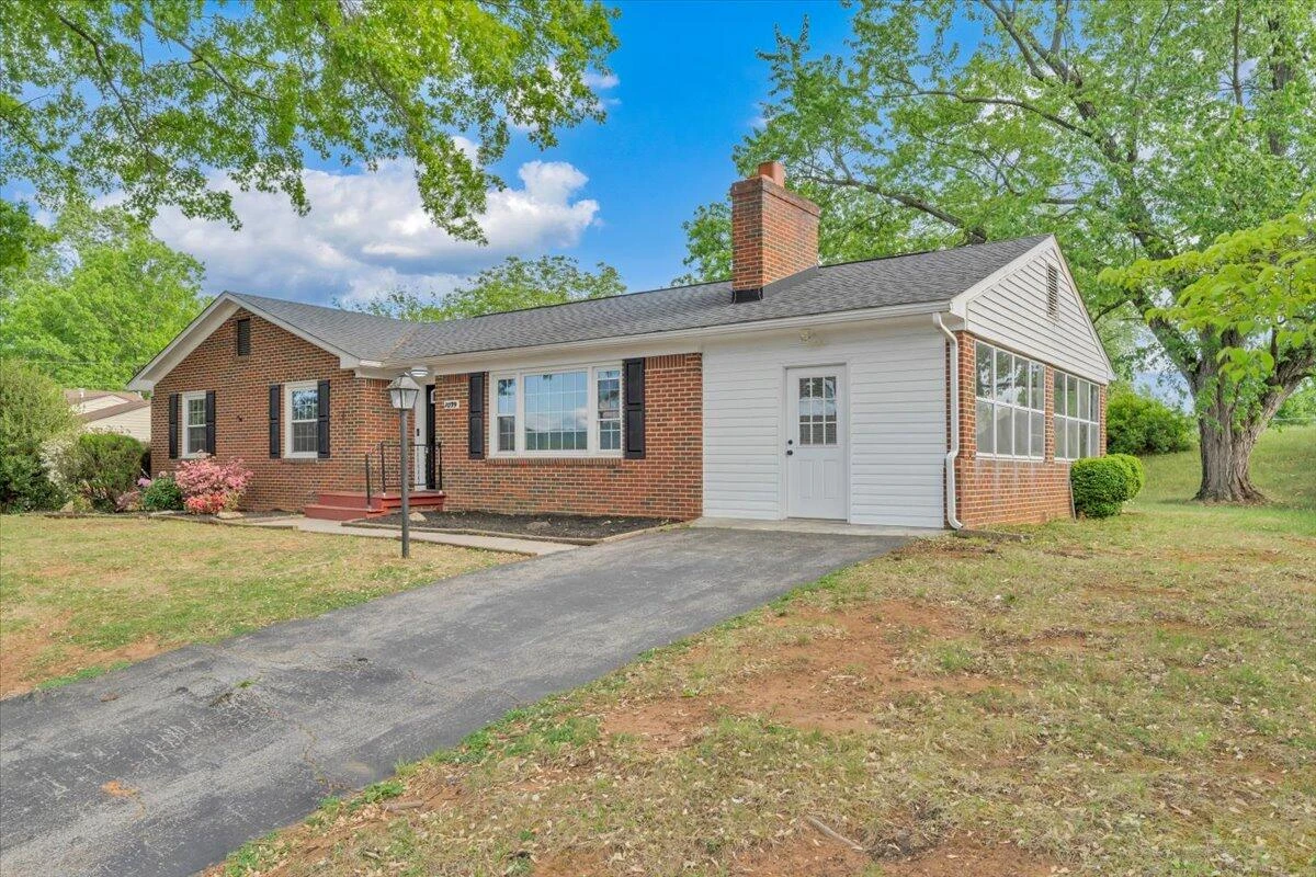 1039 Almond DR - Photo 36