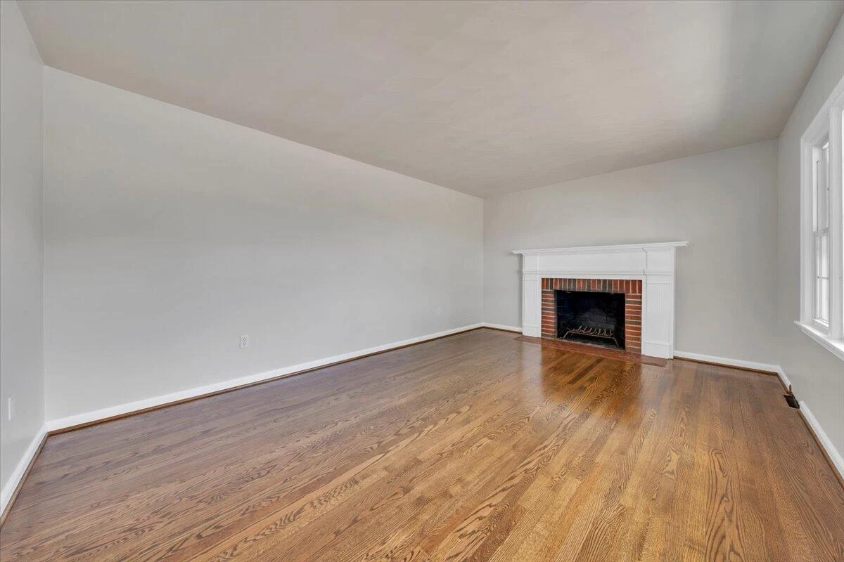 1039 Almond DR - Photo 6