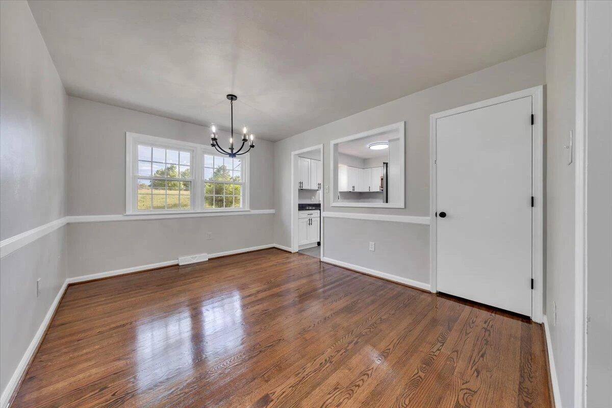 1039 Almond DR - Photo 7