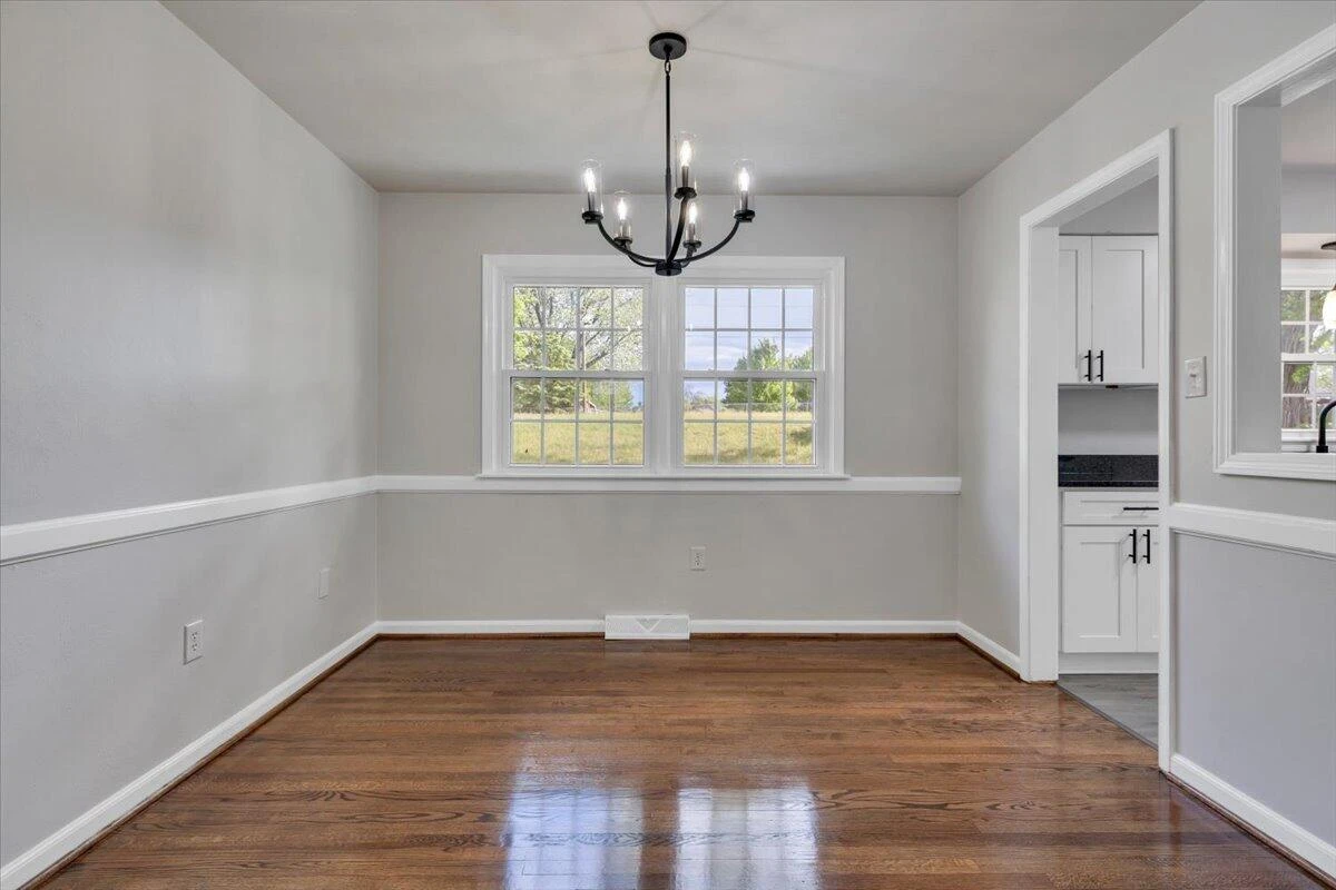1039 Almond DR - Photo 8