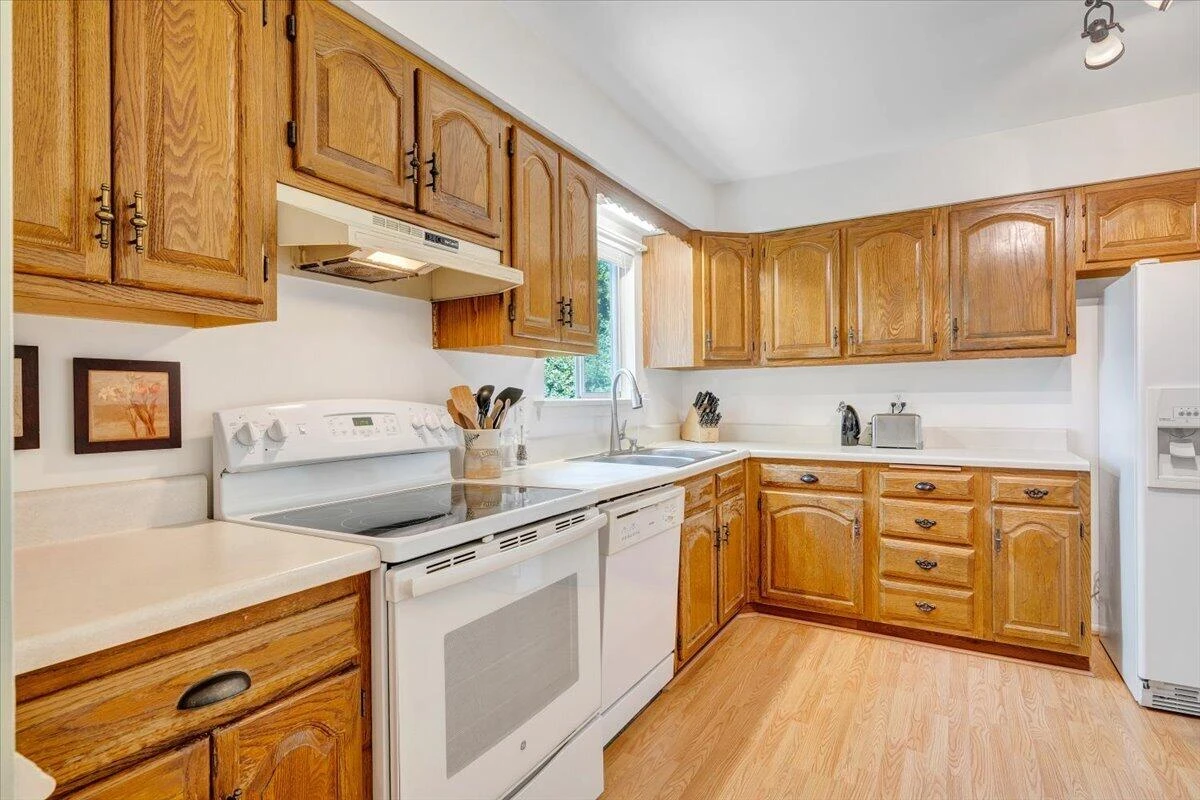 3958 Thames DR - Photo 10