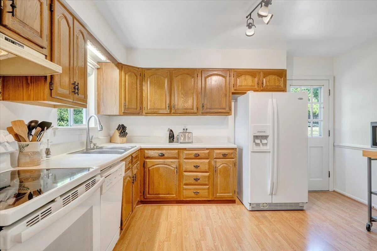 3958 Thames DR - Photo 11