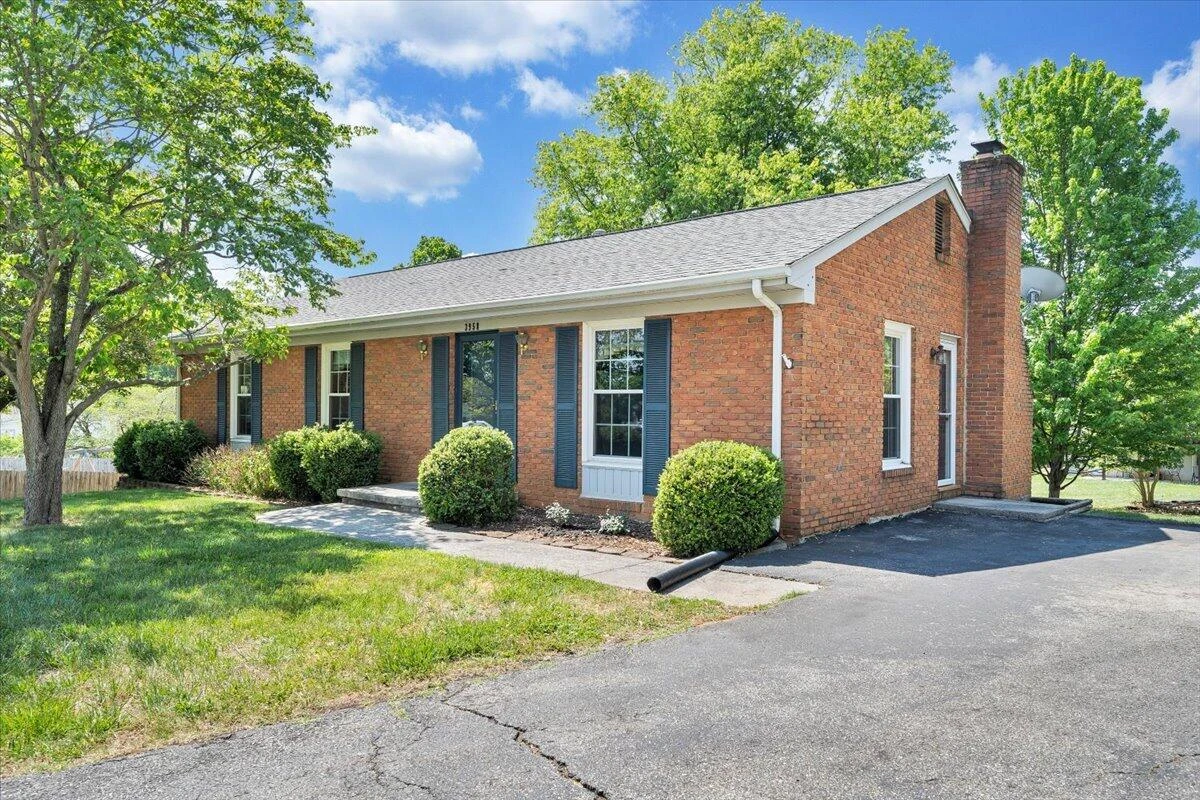 3958 Thames DR - Photo 2