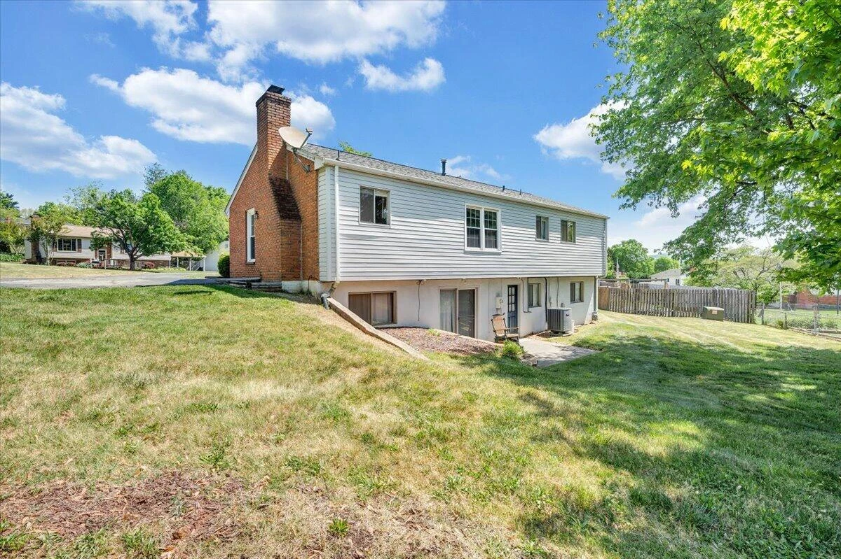 3958 Thames DR - Photo 35
