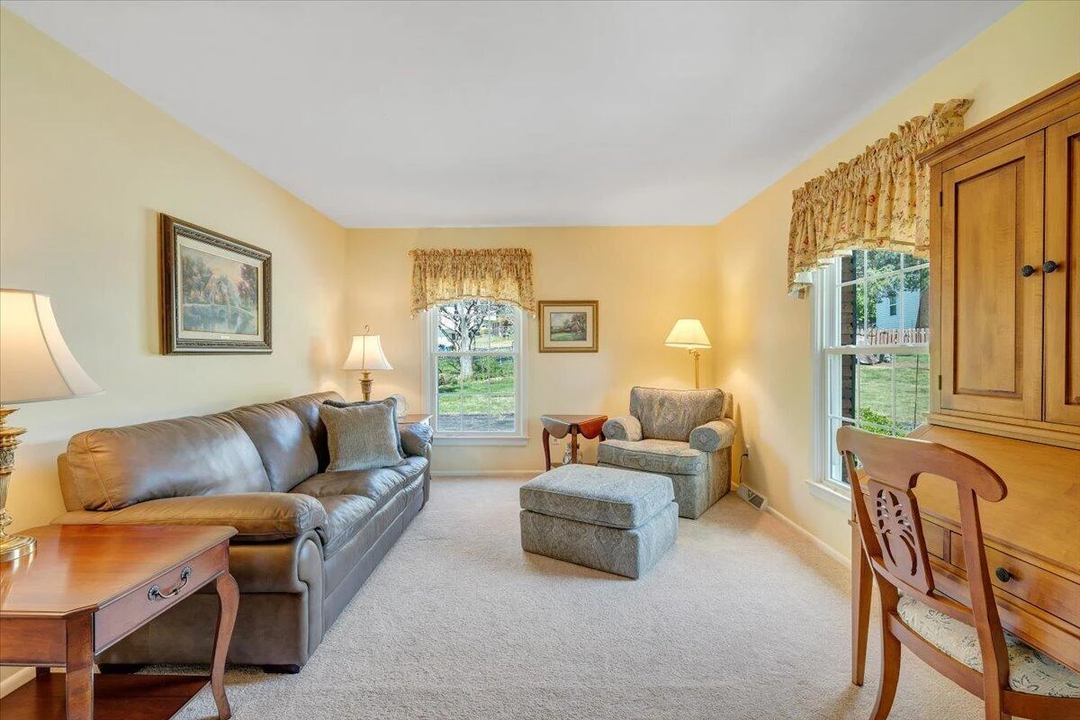 3958 Thames DR - Photo 4