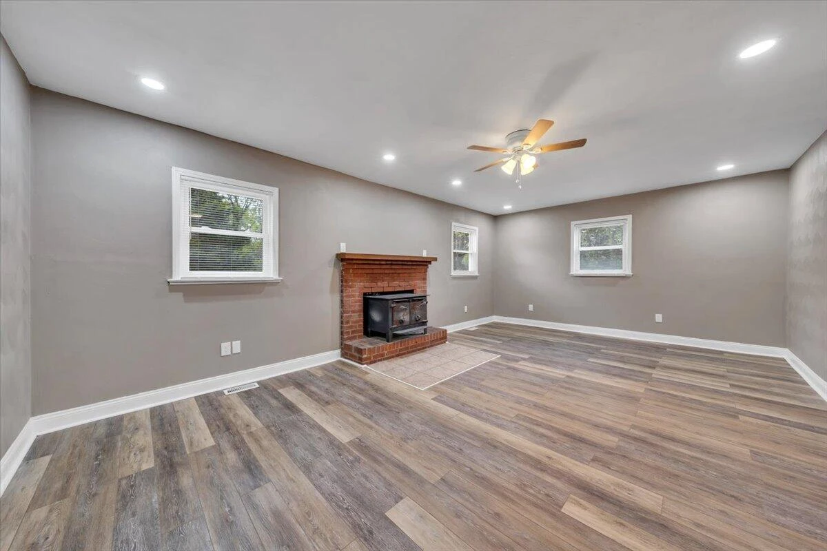 2415 Overlook RD NE - Photo 10