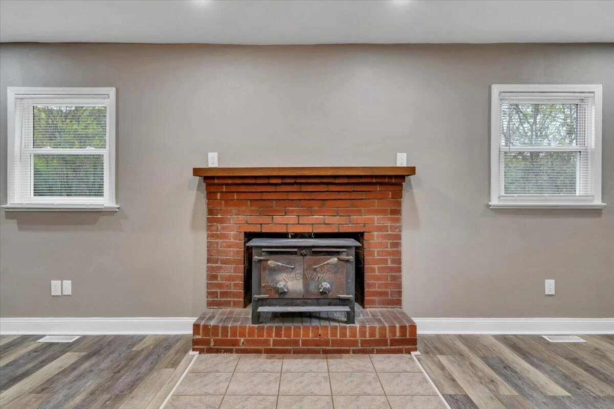 2415 Overlook RD NE - Photo 12