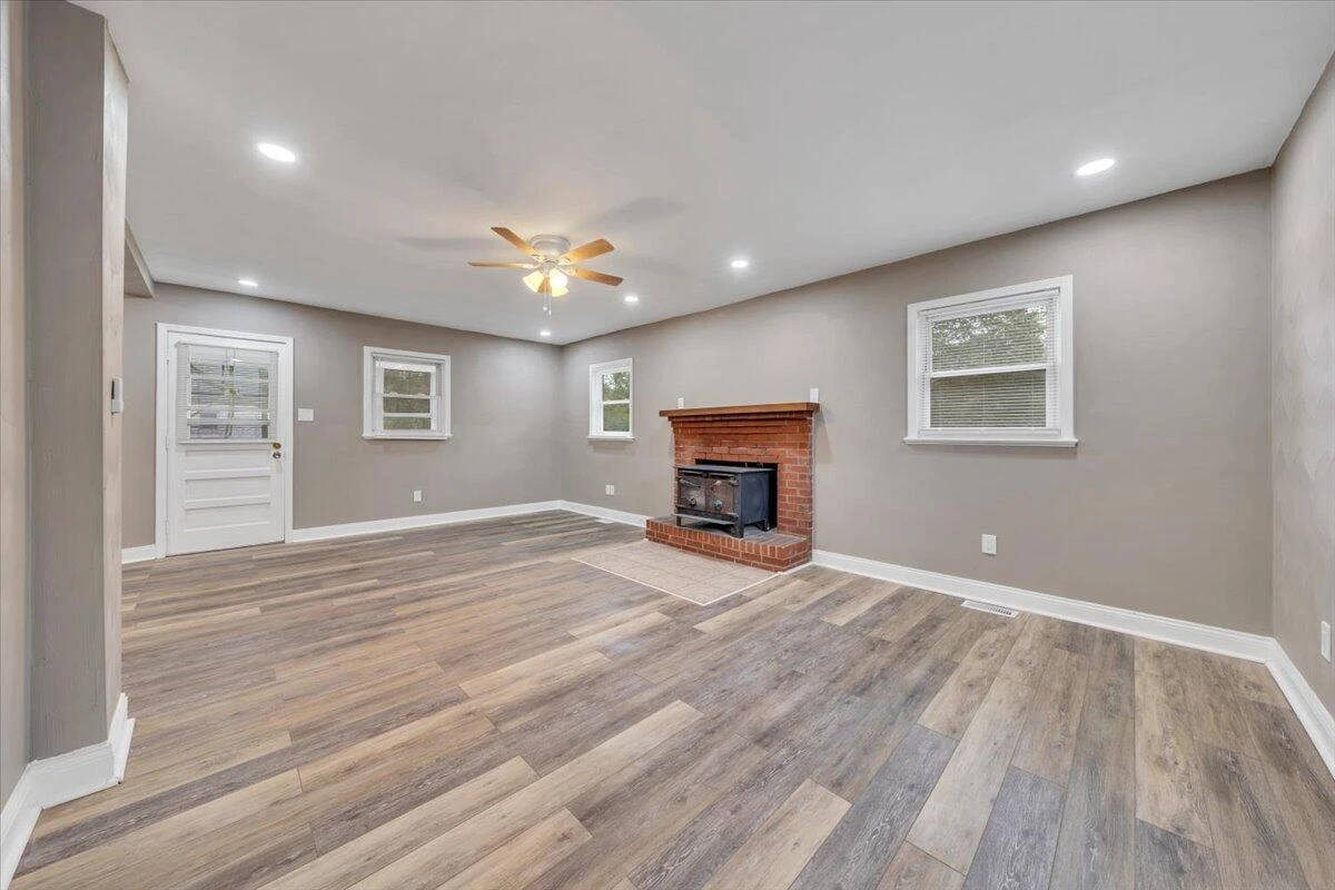 2415 Overlook RD NE - Photo 13
