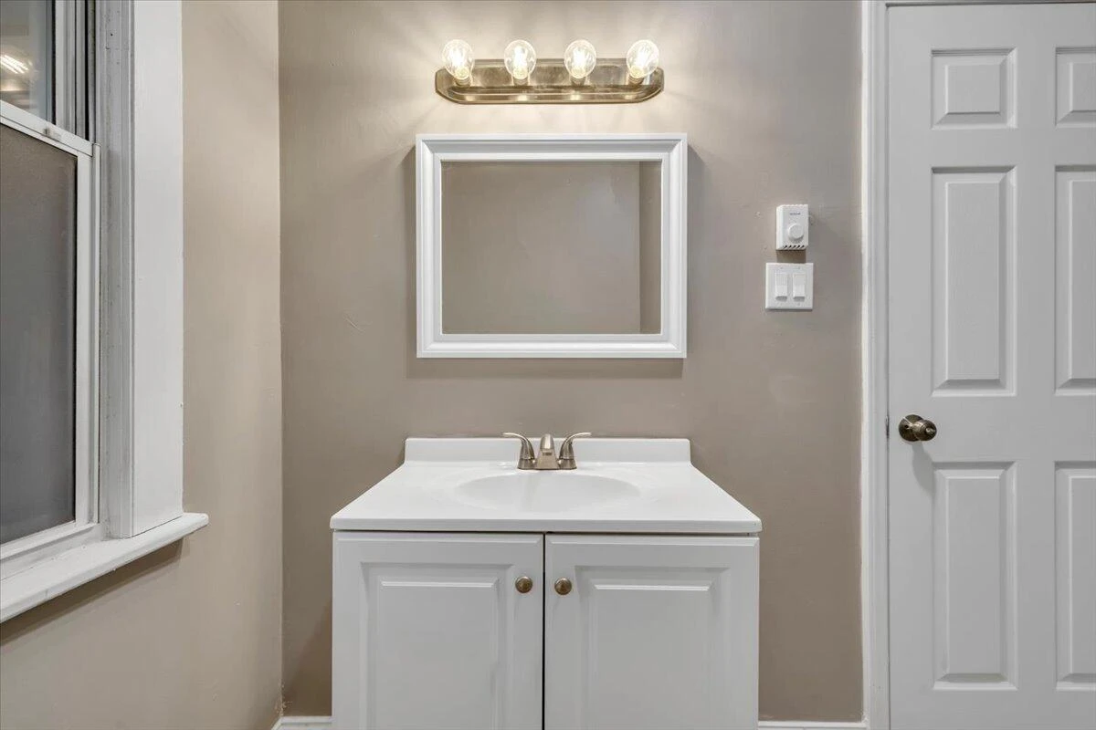 2415 Overlook RD NE - Photo 15