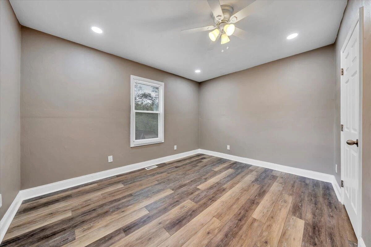 2415 Overlook RD NE - Photo 16