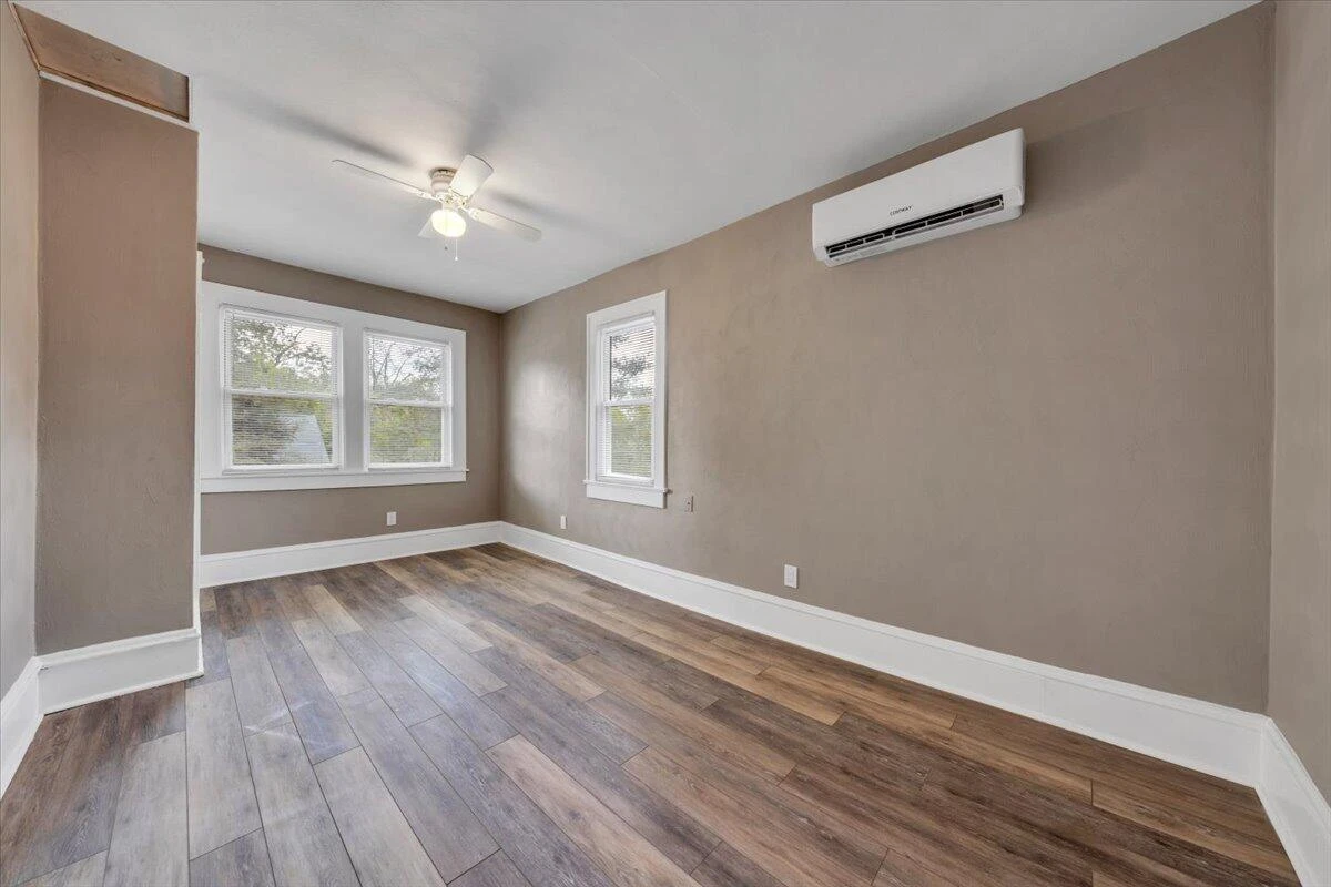 2415 Overlook RD NE - Photo 18