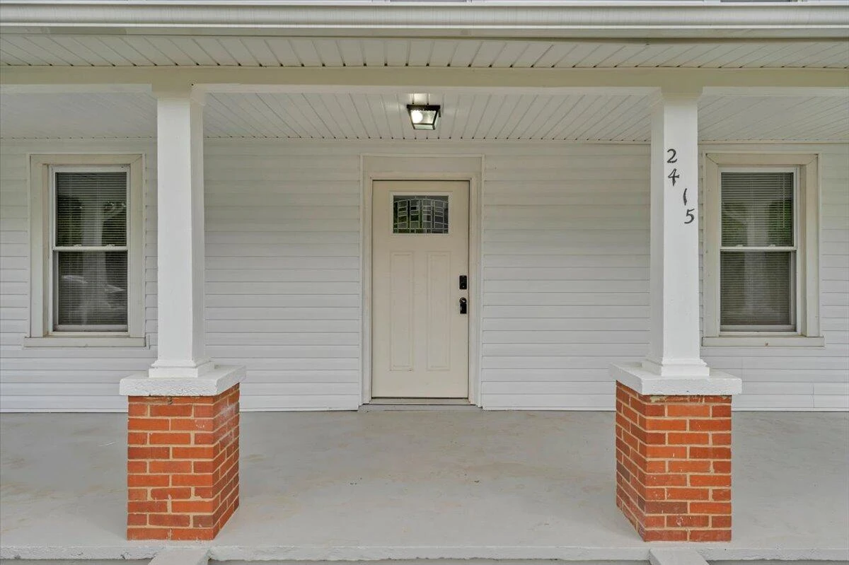 2415 Overlook RD NE - Photo 2