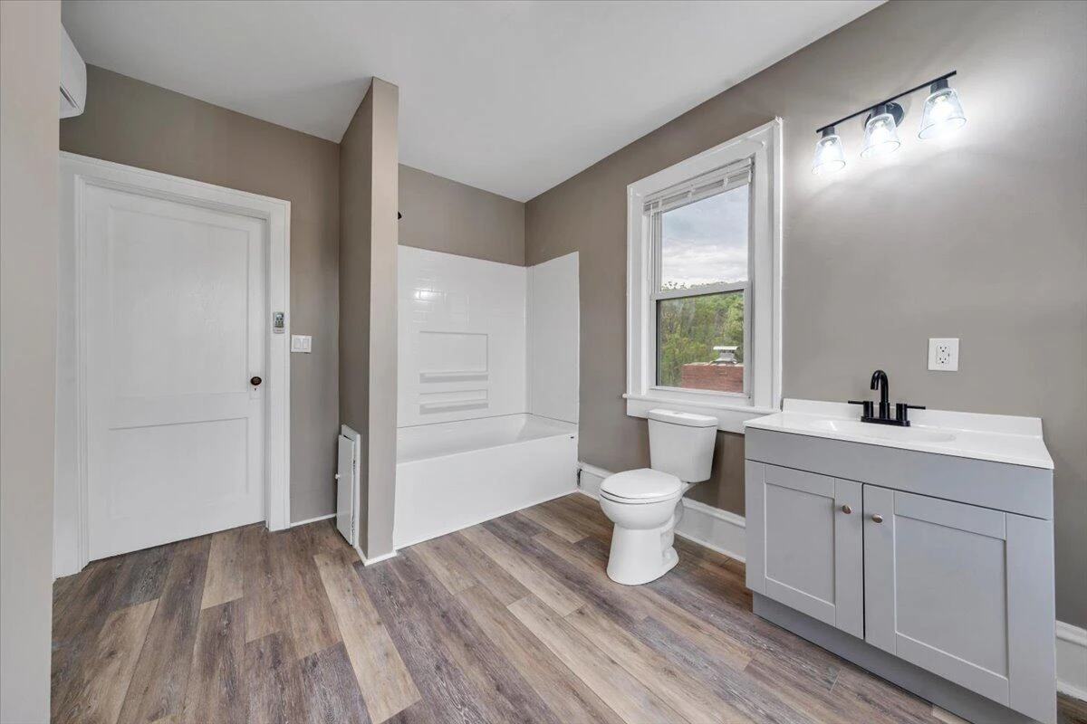 2415 Overlook RD NE - Photo 21