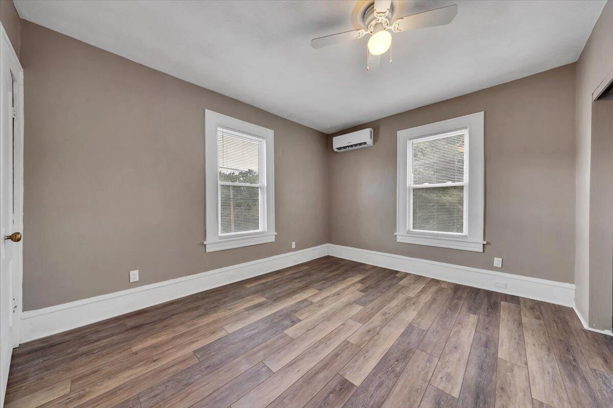 2415 Overlook RD NE - Photo 23