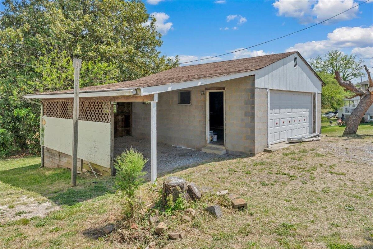 2415 Overlook RD NE - Photo 28
