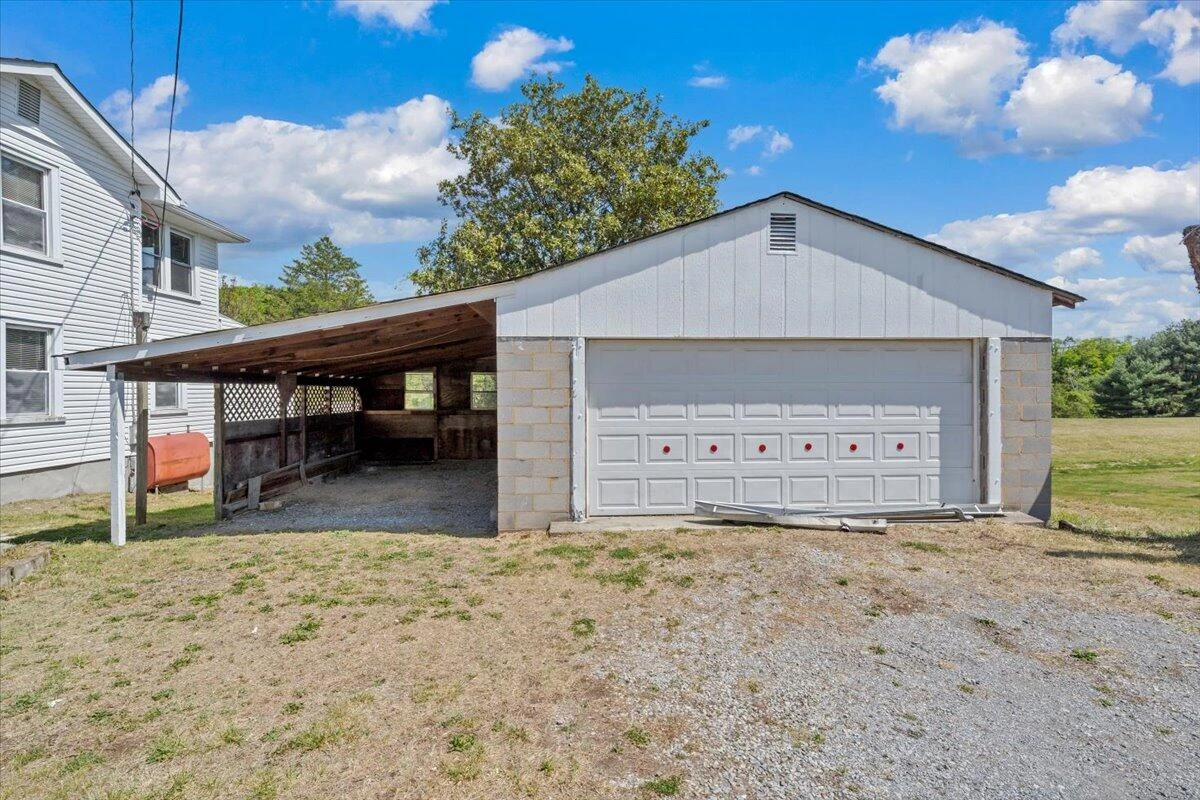 2415 Overlook RD NE - Photo 29