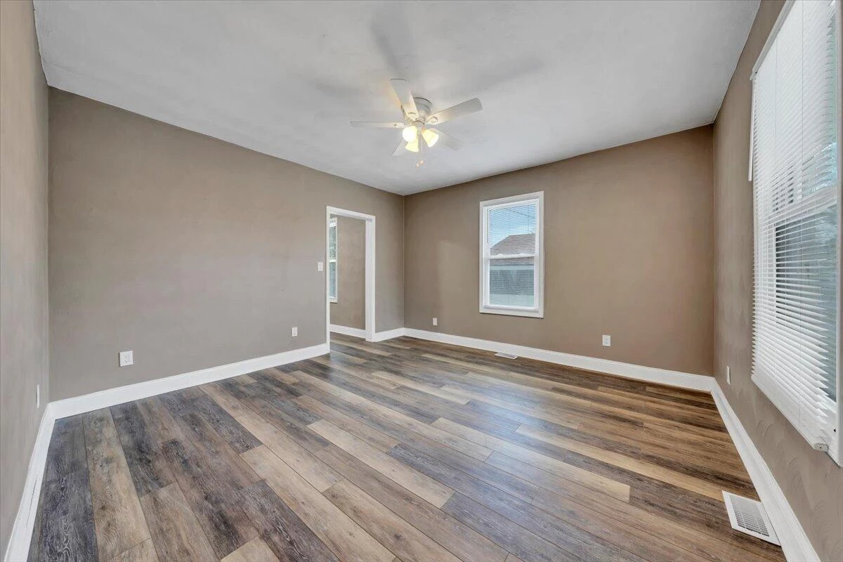 2415 Overlook RD NE - Photo 3